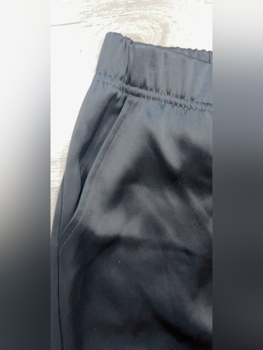 ST. JOHN Black Satin Jogger Pants Womens Small Pull On Ankle Zips Pockets Luxury - Picture 6 of 9